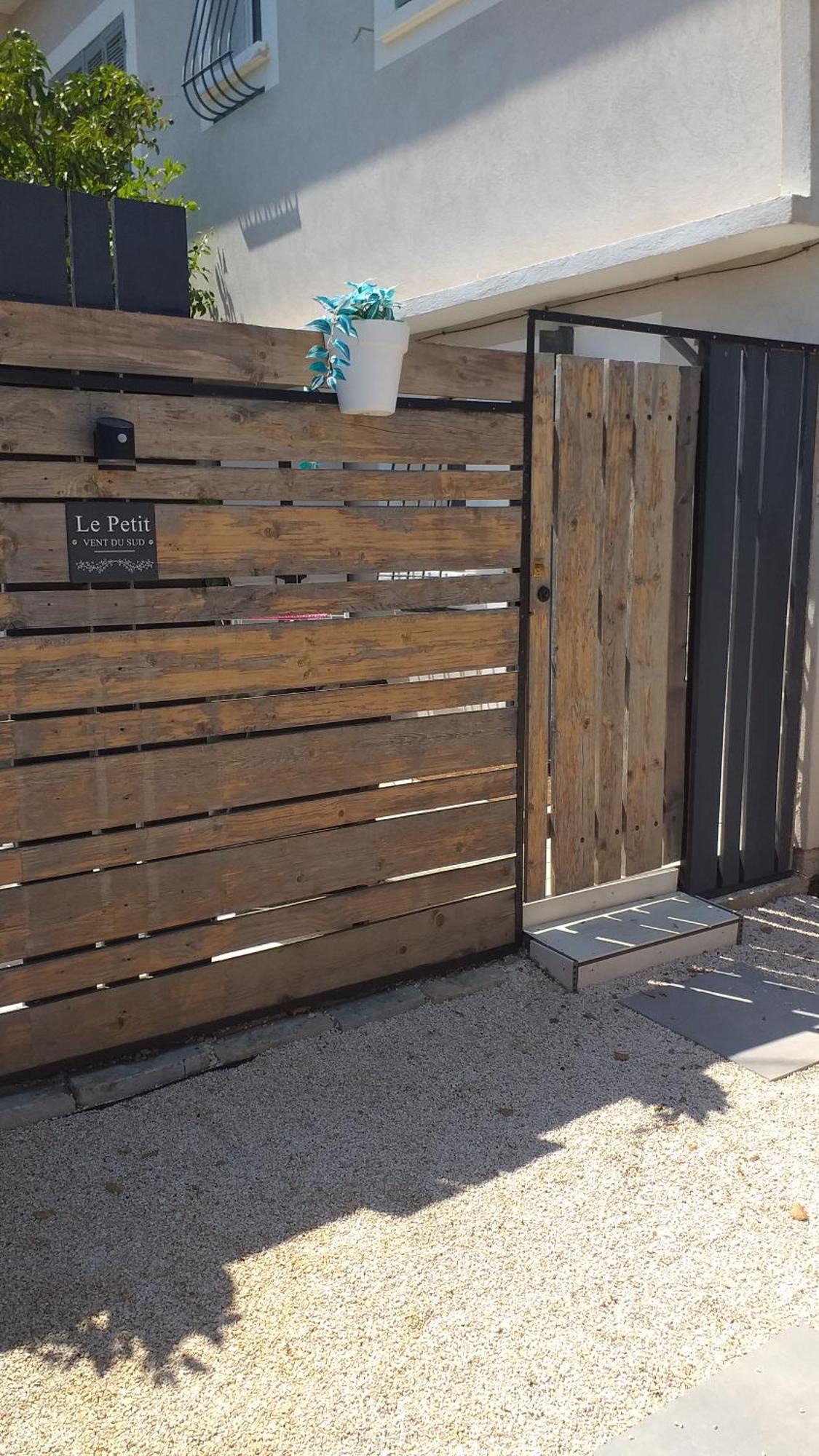 Seduisant Studio Avec Cour Privative La Crau Exterior photo